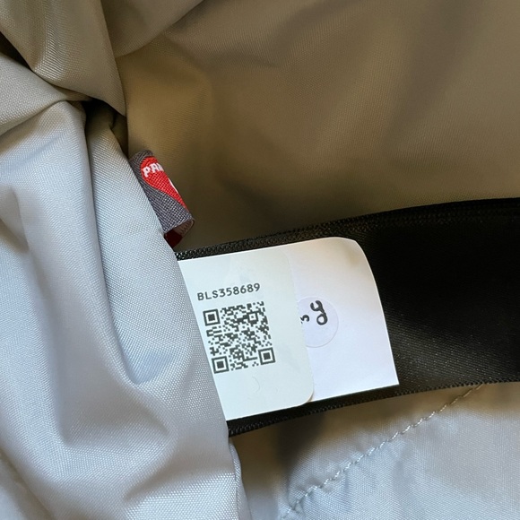 The North Face Women’s Lenado Waterproof Jacket In Grey - Picture 10 of 11